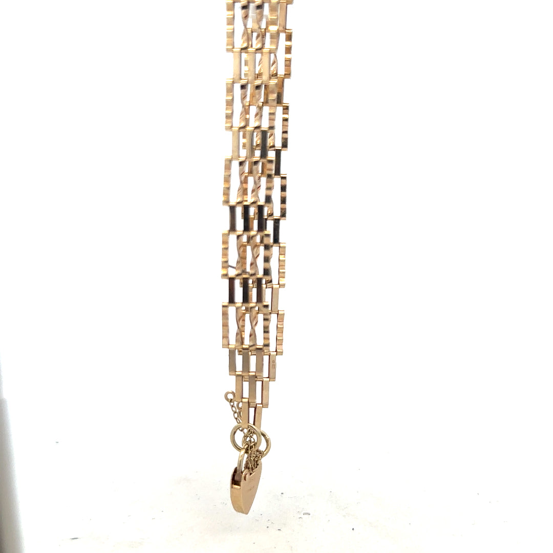 9ct yellow gold gate bracelet with a sleek chain design, weighing 5.8g, featuring polished gold links.