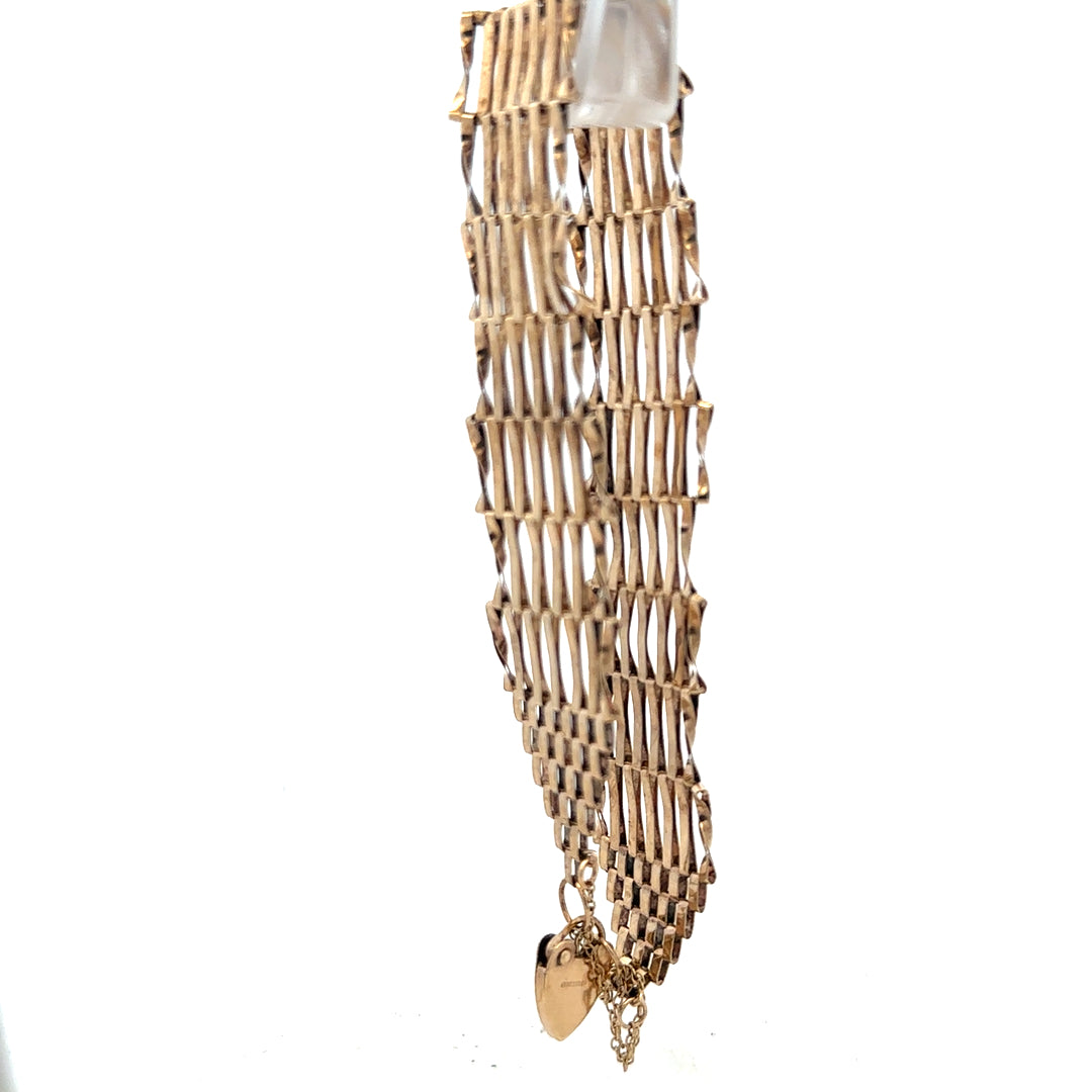 9ct yellow gold gate bracelet with a delicate link design, weighing 7.4 grams, showcasing elegant jewelry craftsmanship.