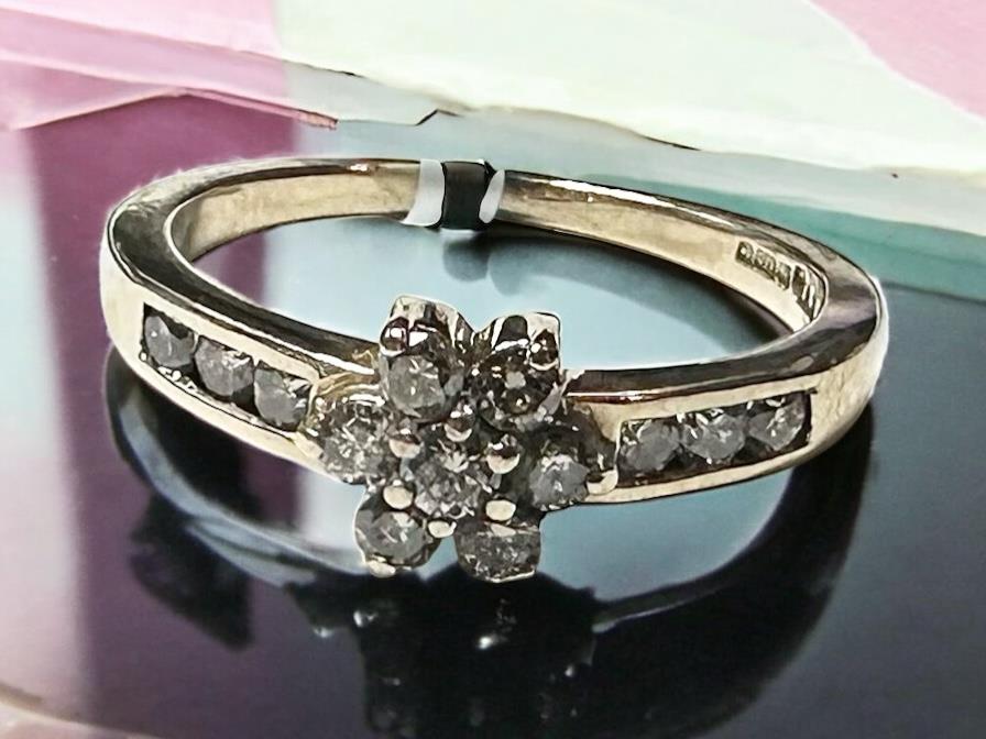 9ct yellow gold half-caret diamond ring in size M, featuring a sparkling diamond and elegant gold band.