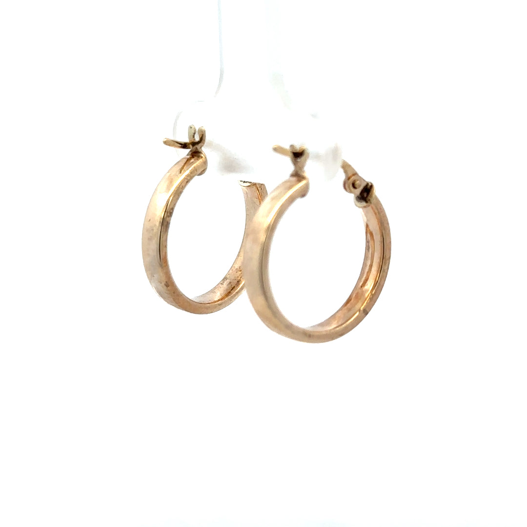 9ct yellow gold hoop earrings weighing 1.1g, stylish jewelry with a classic round design, ideal for everyday wear.
