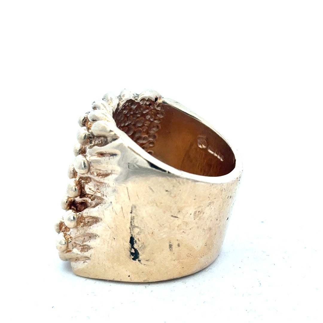 9ct yellow gold keeper ring with a weight of 61.1g, featuring a classic design and unbranded finish.