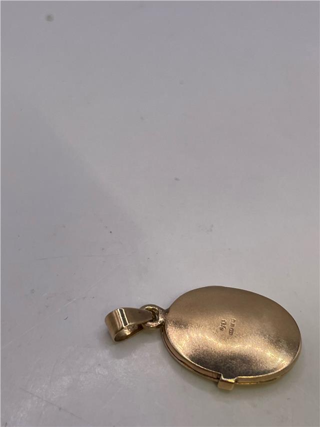 9ct yellow gold locket weighing 3.5g, unbranded, with intricate design visible in the image.