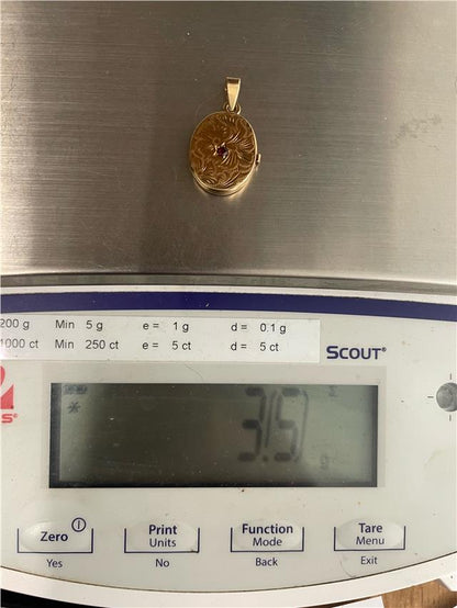 9ct yellow gold locket weighing 3.5g, unbranded, with intricate design visible in the image.