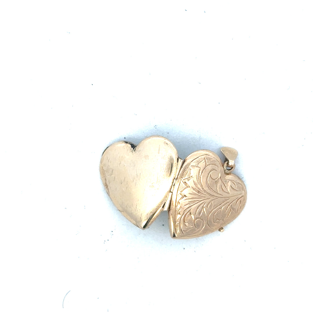 9ct yellow gold locket pendant weighing 2.5g, featuring a classic design and detailed craftsmanship.