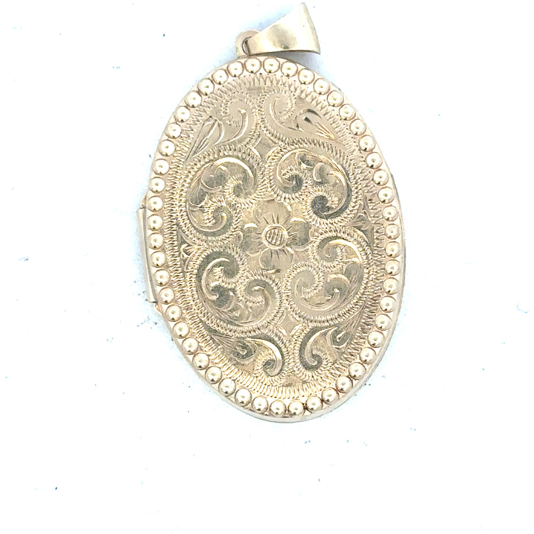 9ct yellow gold locket pendant weighing 6.3g, unbranded, with intricate design visible in the image.