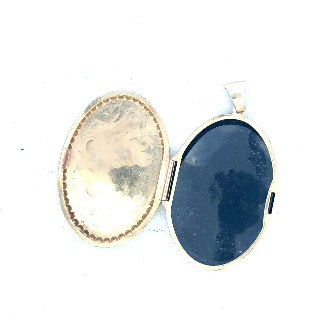 9ct yellow gold locket pendant weighing 6.3g, unbranded, featuring intricate design and polished finish, suitable for jewelry collection.