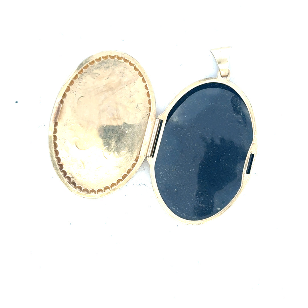 9ct yellow gold locket pendant weighing 6.3g with intricate design, crafted in unbranded jewelry for a classic, elegant look.