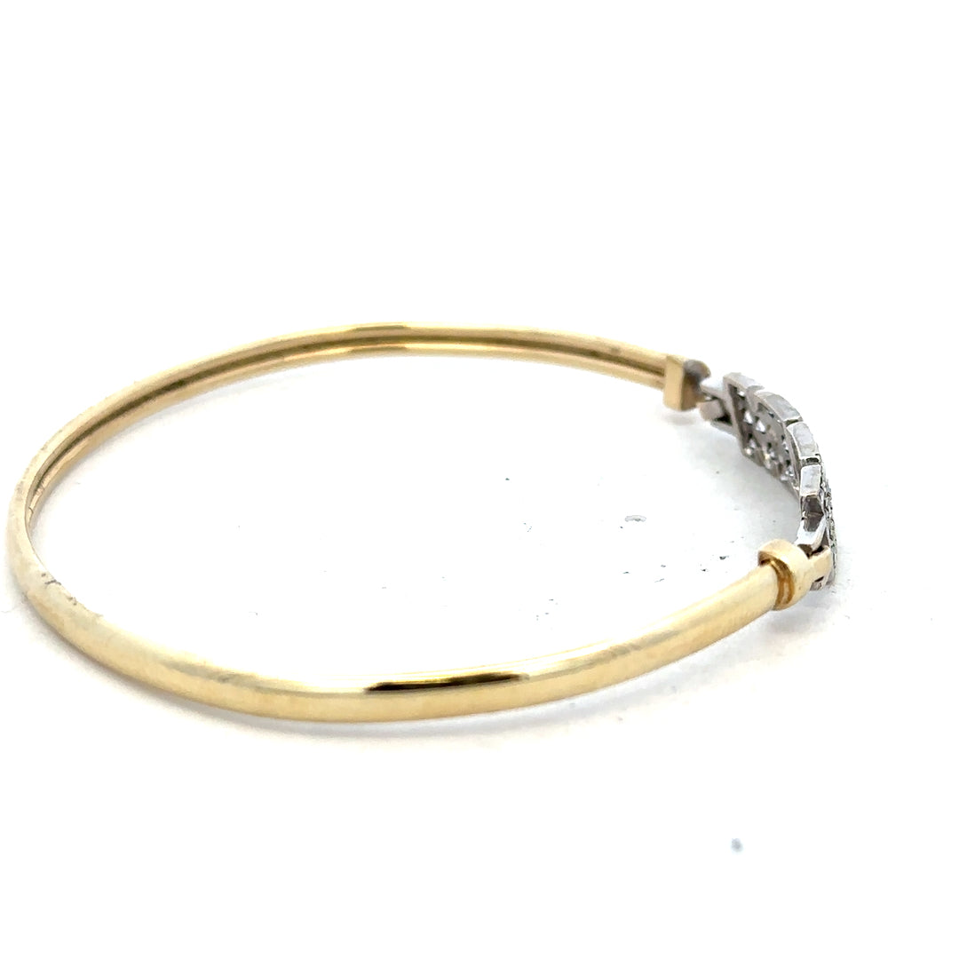 9ct yellow gold Mum bangle with a polished finish, weighs 5.3g, featuring a simple, elegant design for everyday wear.