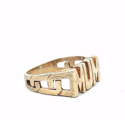 9ct yellow gold mum ring in size O1/2, featuring a simple band design, unbranded jewelry for women.