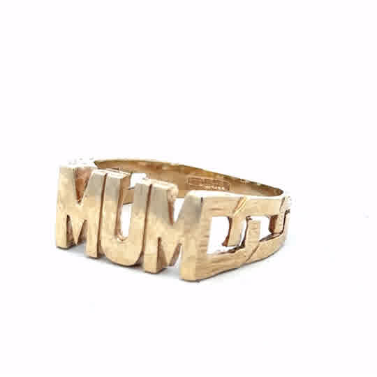 9ct yellow gold mum ring in size O1/2, featuring a simple band design, unbranded jewelry for special occasions.