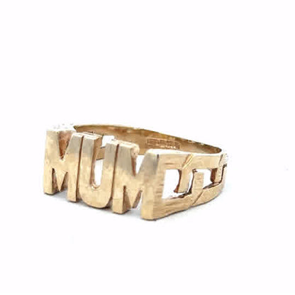 9ct yellow gold mum ring in size O1/2, featuring a simple band design, unbranded jewelry for special occasions.