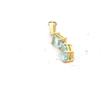 9ct yellow gold pendant weighing 2.7g, featuring a simple elegant design, unbranded jewelry accessory.