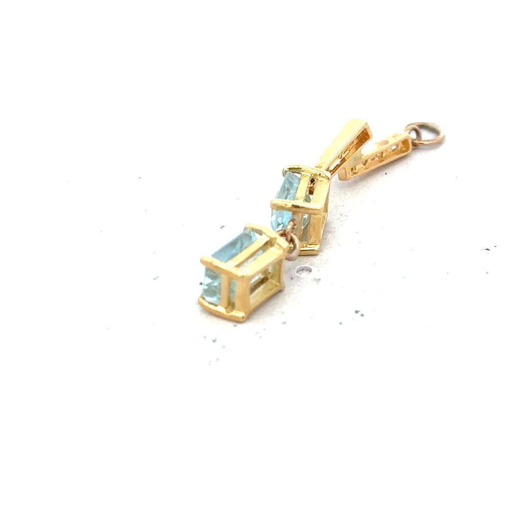 9ct yellow gold pendant weighing 2.7g, featuring a simple elegant design, showcased on a plain background.