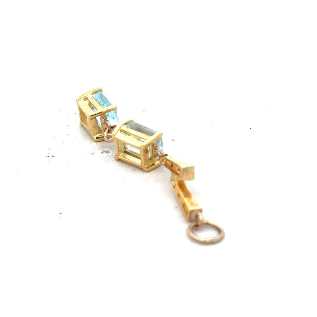 9ct yellow gold pendant weighing 2.7g, simple and elegant jewelry piece with a smooth polished finish.