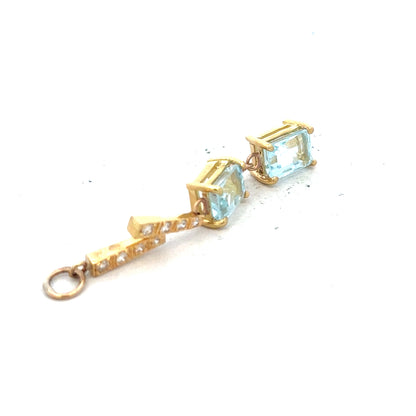 9ct yellow gold pendant weighing 2.7g, featuring a simple elegant design, unbranded jewelry accessory.