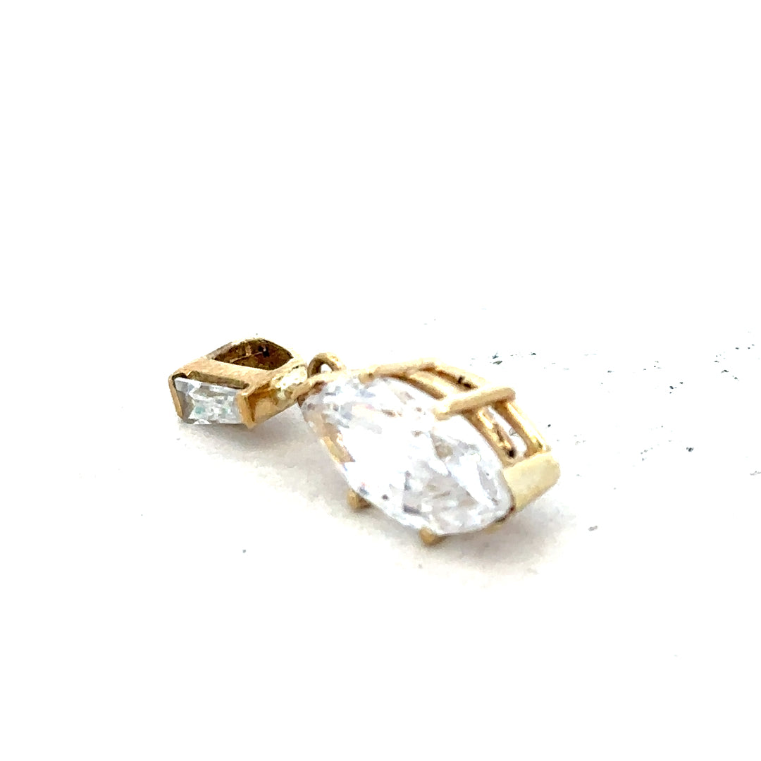 9ct yellow gold pendant weighing 3.2g, elegant jewelry piece with a polished finish and delicate chain attachment.