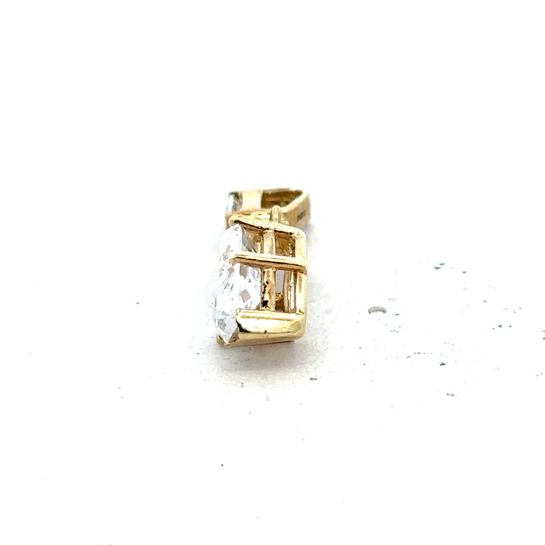9ct yellow gold pendant weighing 3.2g, unbranded jewelry with a polished finish, displayed against a neutral background.