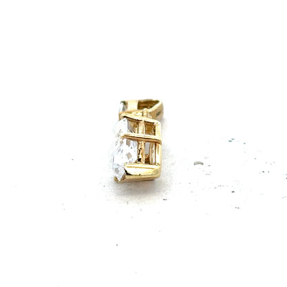 9ct yellow gold pendant weighing 3.2g, unbranded jewelry with a polished finish, displayed against a neutral background.