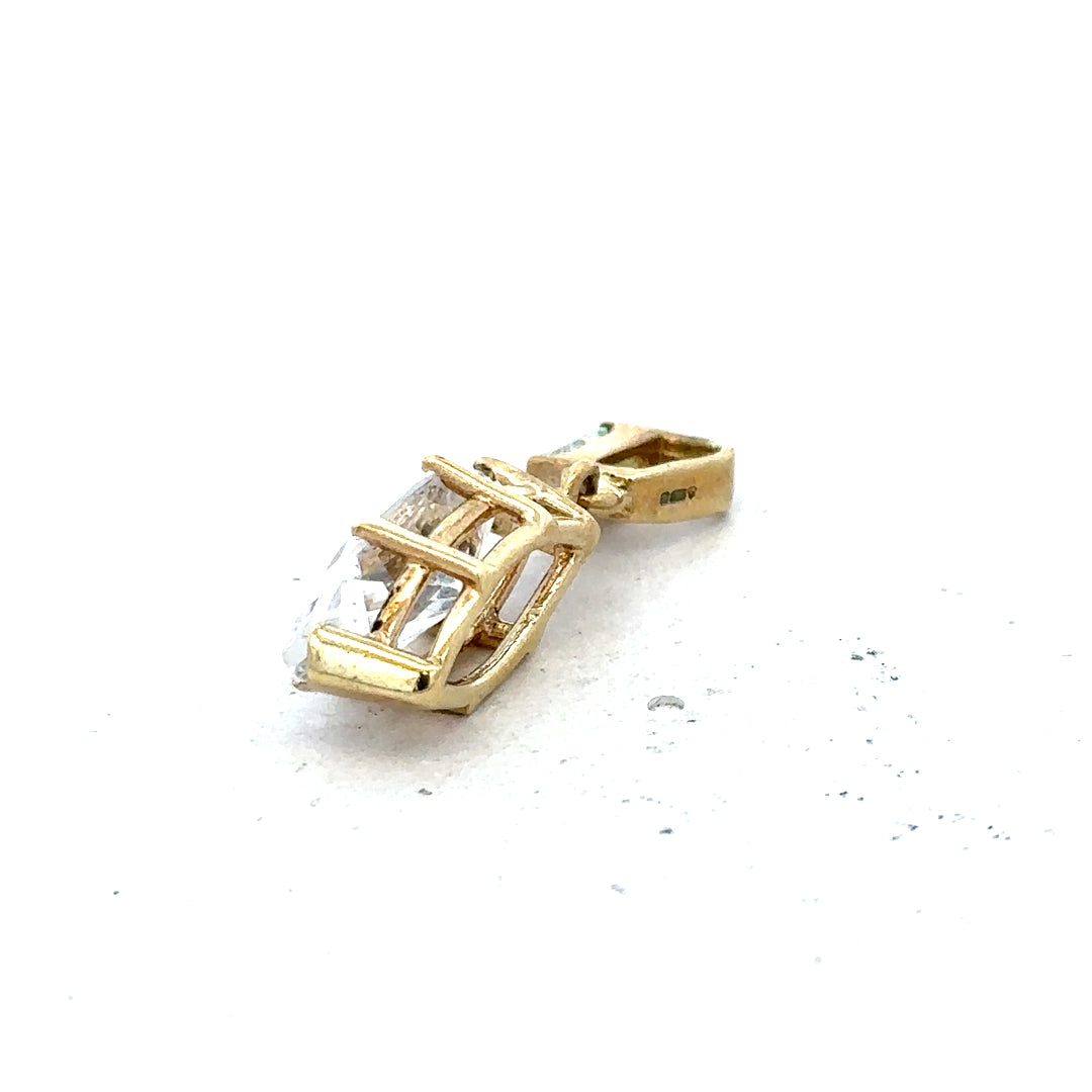 9ct yellow gold pendant weighing 3.2g, featuring a simple elegant design, unbranded, shown against a plain background.