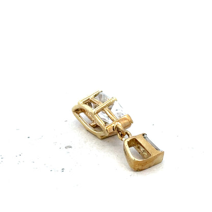 9ct yellow gold pendant weighing 3.2g, unbranded, showcasing a simple and elegant jewelry design.