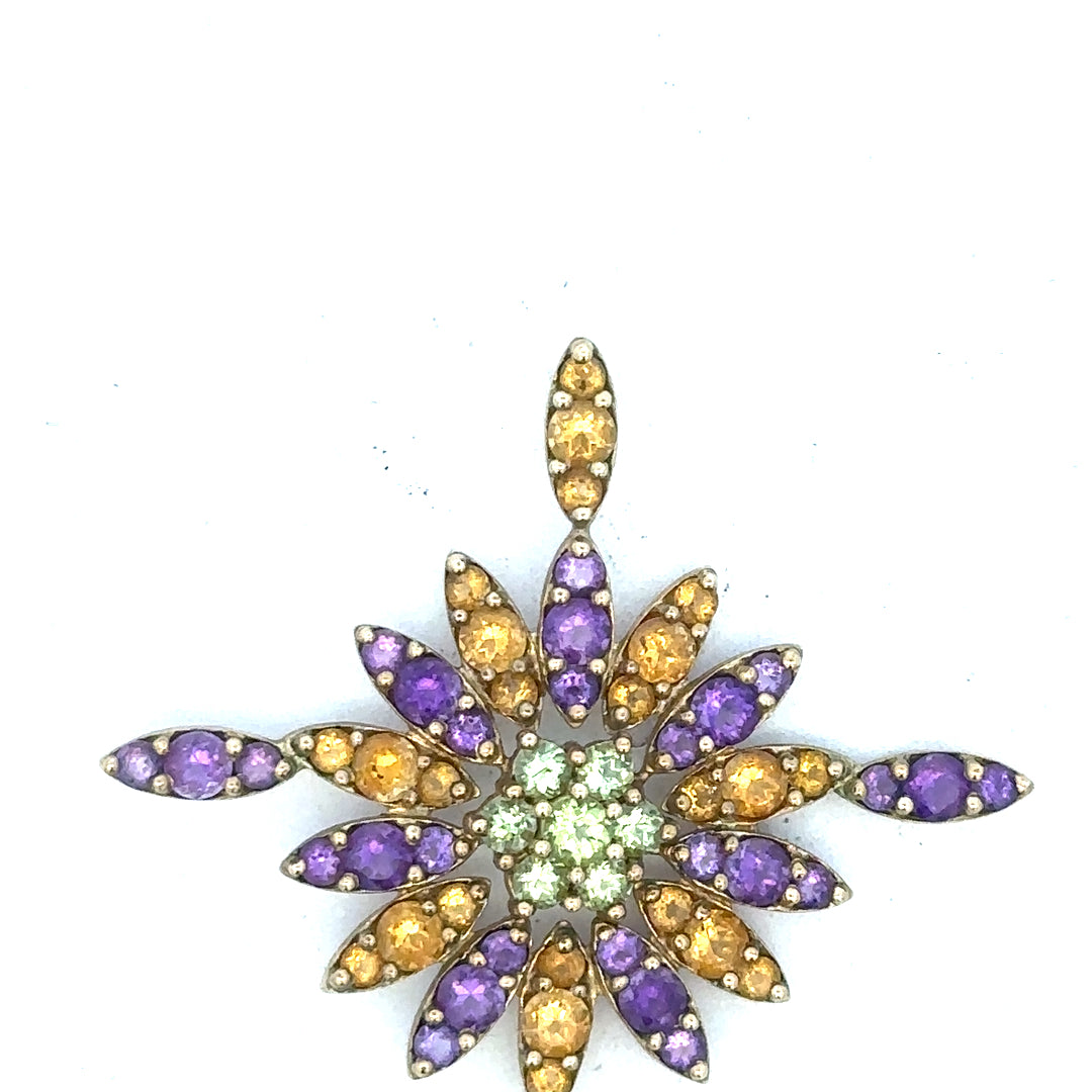9ct yellow gold pendant weighing 4.6g, unbranded jewelry piece with intricate design, shown in close-up image.