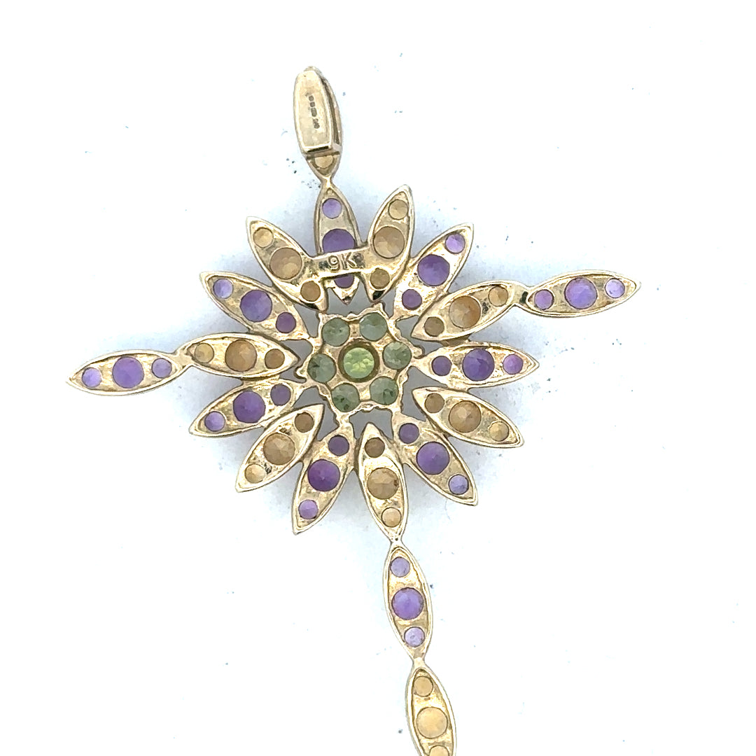 9ct yellow gold pendant weighing 4.6g, unbranded, with a simple elegant design, shown against a plain background.