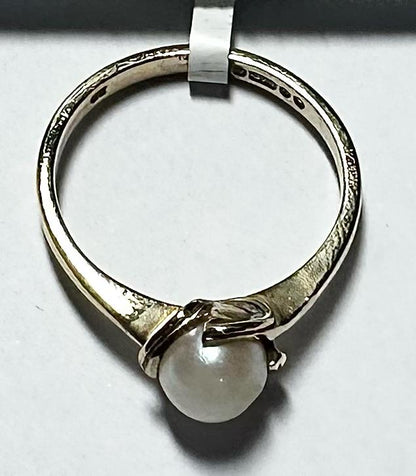 9ct yellow gold ring in size L1/2, unbranded, with a smooth polished band and classic design for everyday wear.