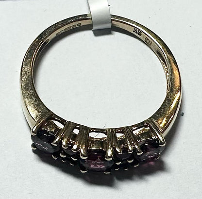9ct yellow gold ring in size M, featuring a smooth polished band, unbranded jewelry crafted from yellow gold.