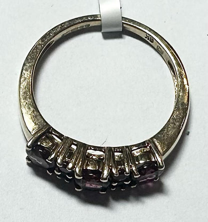 9ct yellow gold ring in size M with a smooth band, unbranded jewelry designed for elegant style.