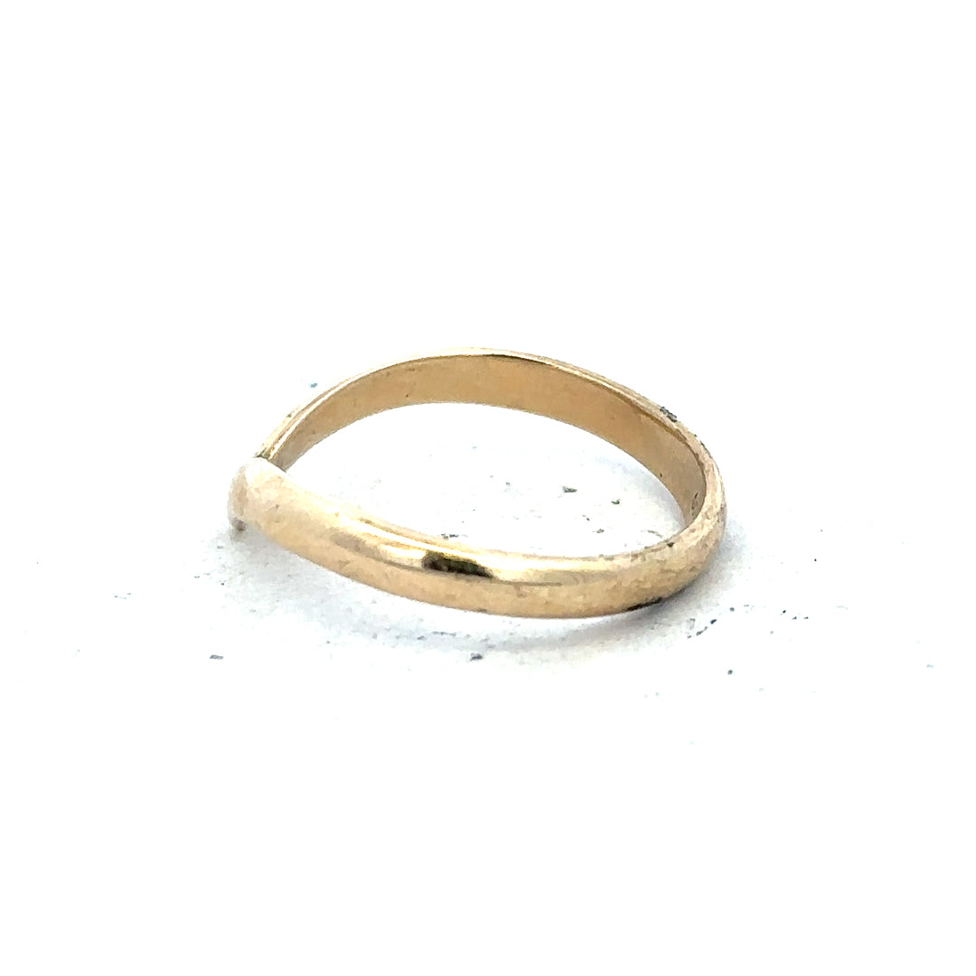 9ct yellow gold ring in size M, unbranded, featuring a smooth polished finish and classic design.