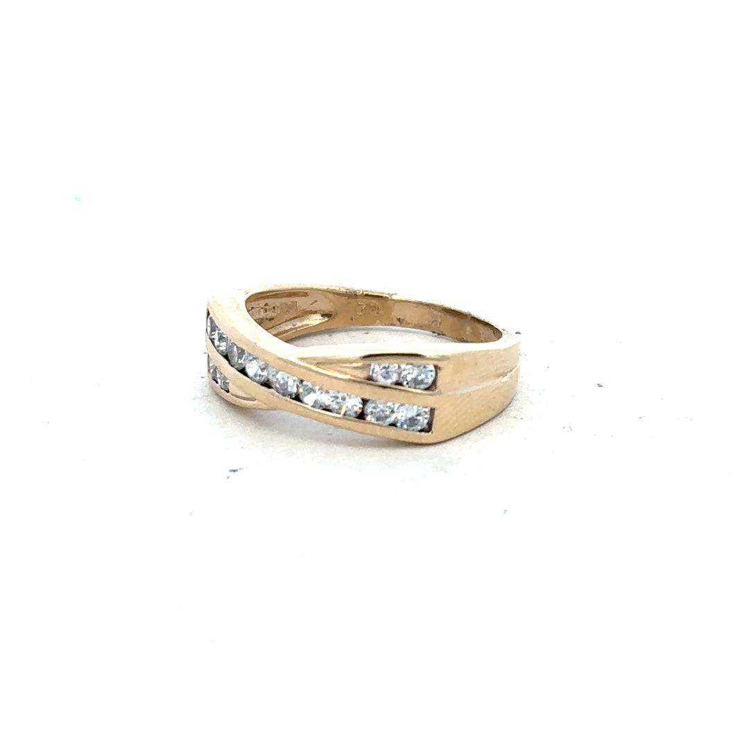 9ct yellow gold ring in size M featuring a smooth polished band, unbranded jewelry for everyday wear.
