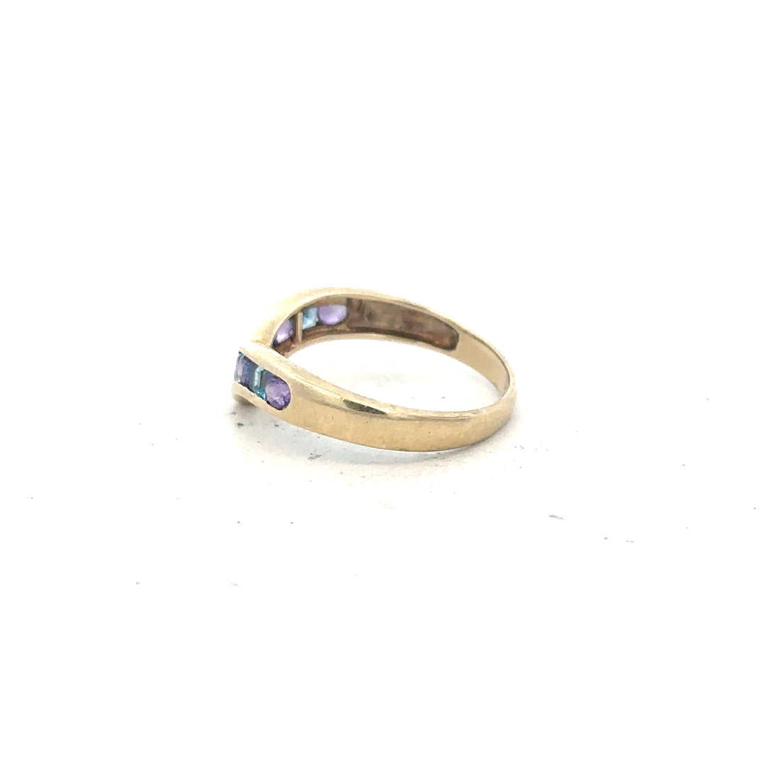9ct yellow gold ring in size O with a smooth polished finish, unbranded jewelry displayed on a plain background.