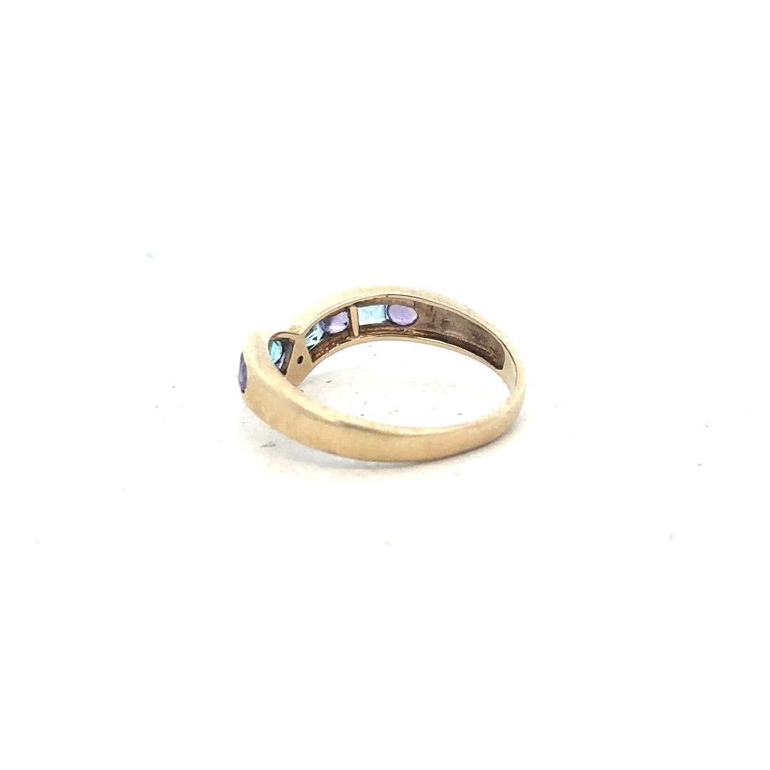 9ct yellow gold ring in size O with a smooth band, unbranded, showcasing its elegant and classic design.