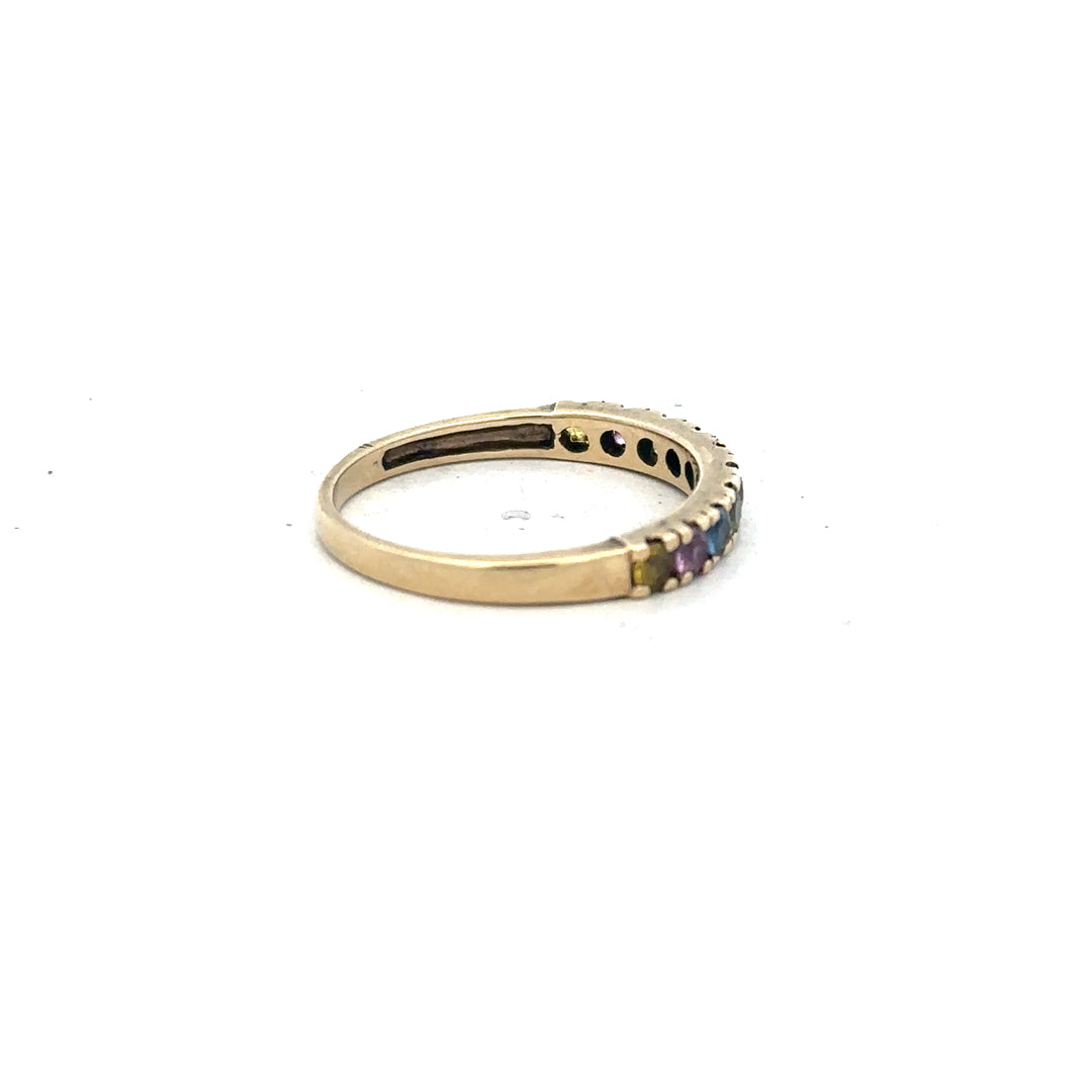 9ct yellow gold ring in size O, featuring a smooth polished band, unbranded jewelry, close-up view of the ring.