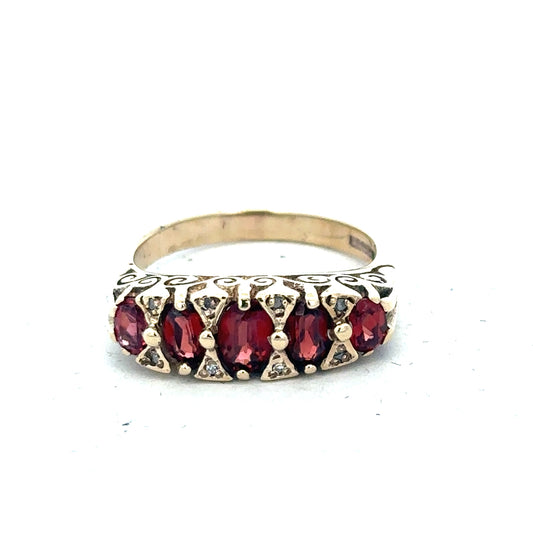 9ct yellow gold ring in size Q, featuring a polished smooth band with a classic design.