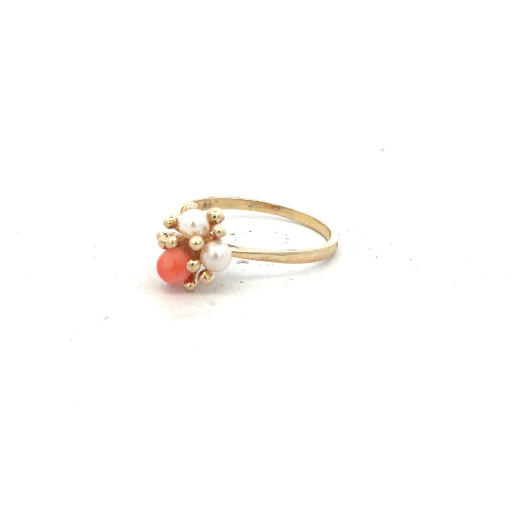 9ct yellow gold ring in size Q, featuring a smooth band design, unbranded jewelry for elegant style.