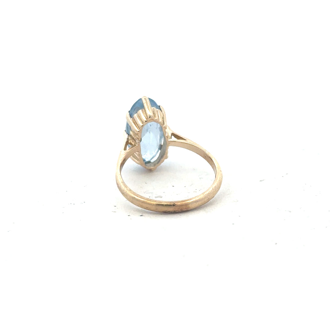 9ct yellow gold ring in size Q with a smooth band, unbranded, showing a close-up view of the jewelry.