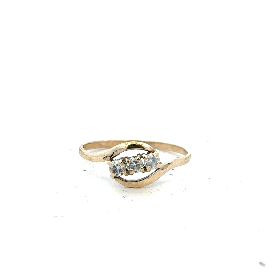 9ct yellow gold ring in size Q with a smooth band, unbranded jewelry suitable for everyday wear.