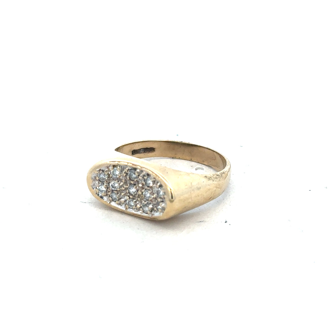 9ct yellow gold ring in size R with a smooth band, unbranded jewelry piece with a shiny finish.