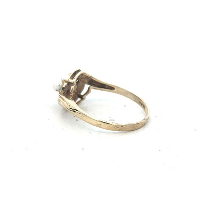 9ct yellow gold ring in size R with a smooth band, unbranded, displayed on a neutral background.