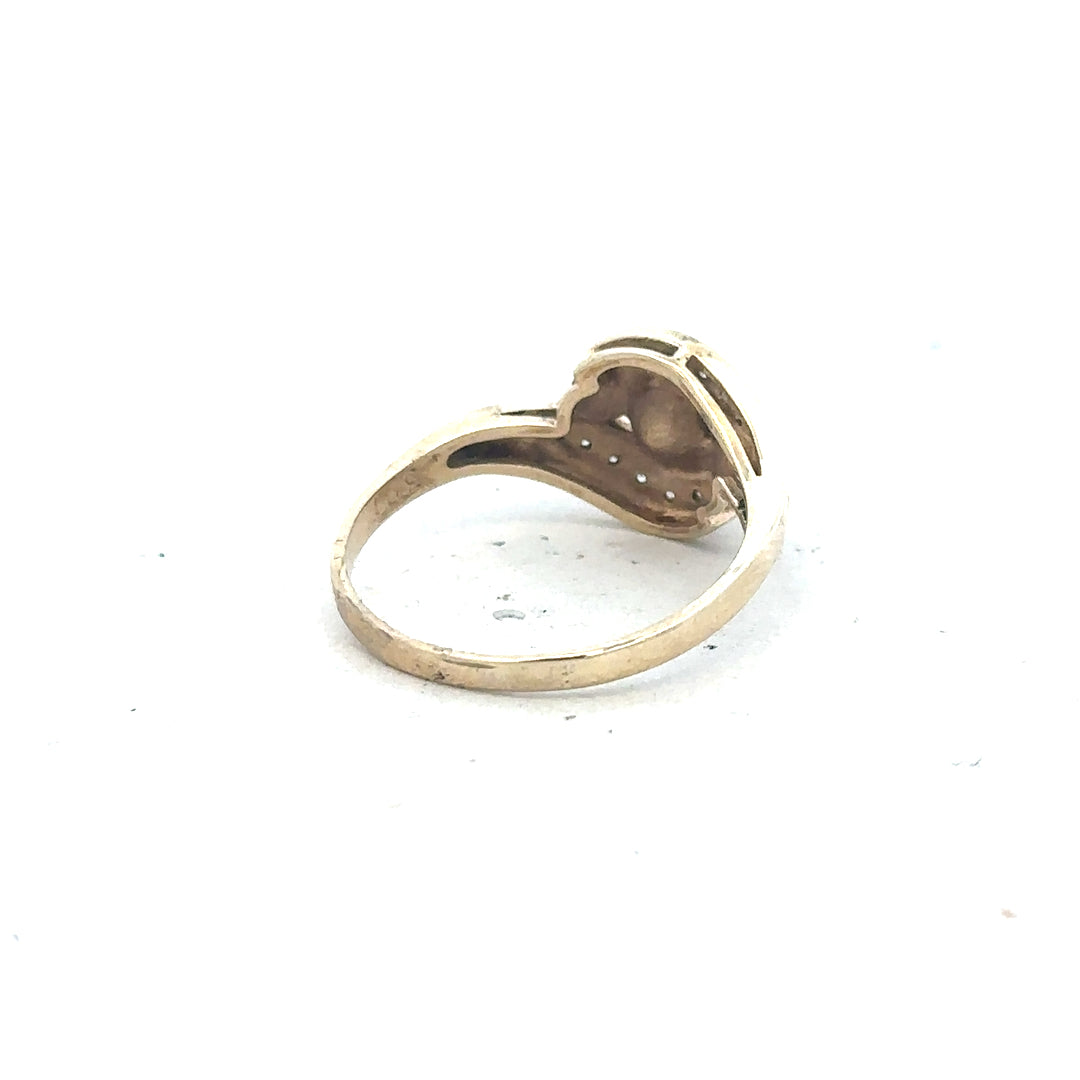 9ct yellow gold ring in size R with a smooth band, unbranded jewelry, showcasing a close-up of the elegant gold ring.