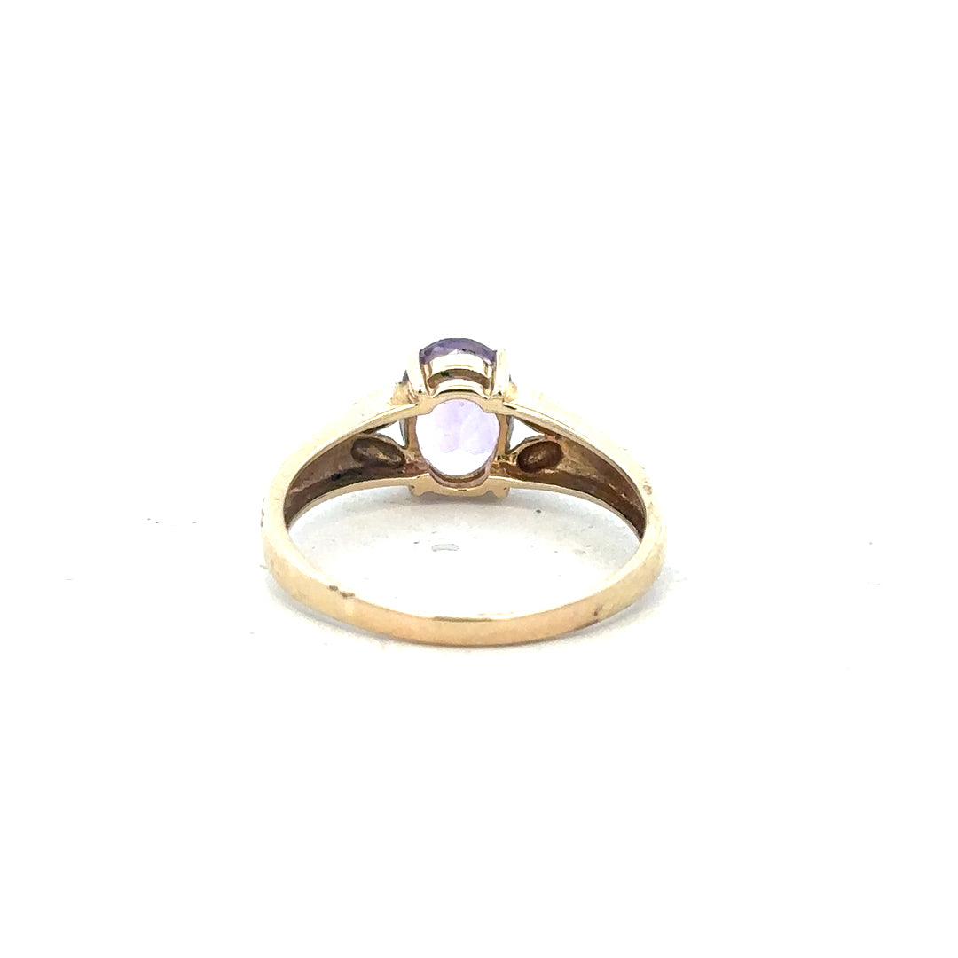 9ct yellow gold ring in size S, unbranded, featuring a smooth, polished band with a classic design.
