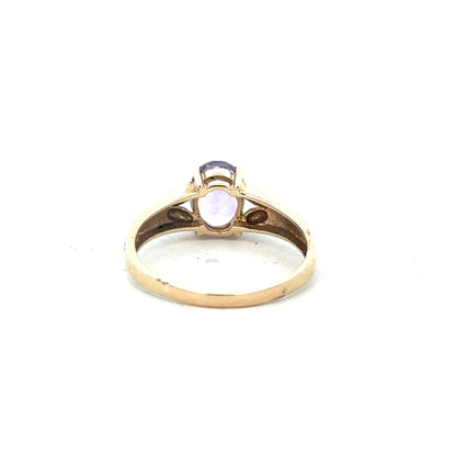 9ct yellow gold ring in size S, unbranded, featuring a smooth, polished band with a classic design.