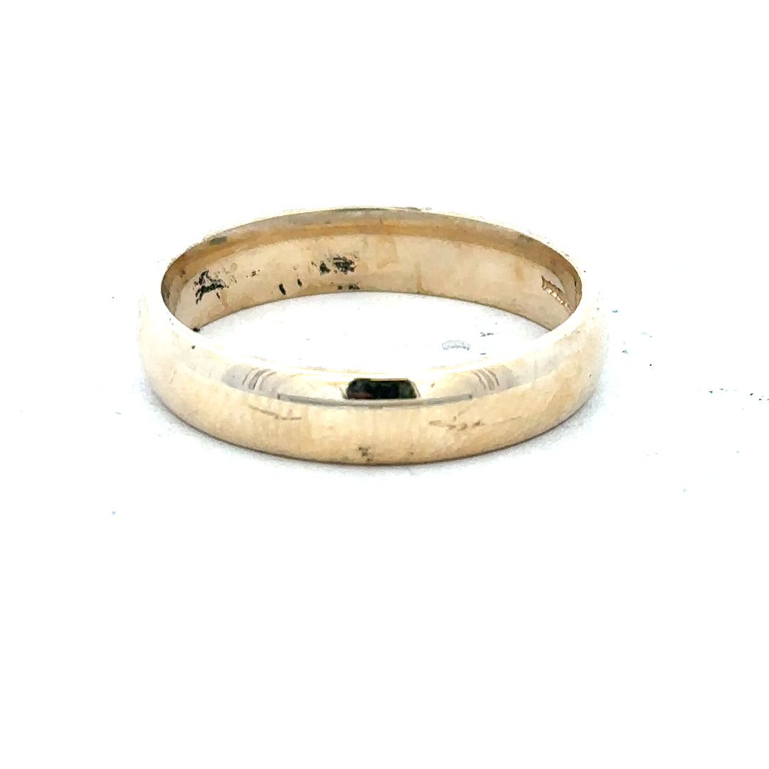 9ct yellow gold ring in size T1/2 featuring a smooth band and polished finish.