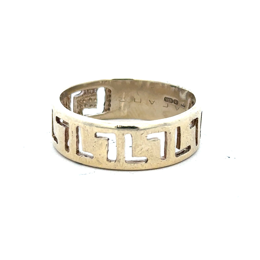 9ct yellow gold ring size Z, unbranded, with a smooth polished band, displayed against a neutral background.
