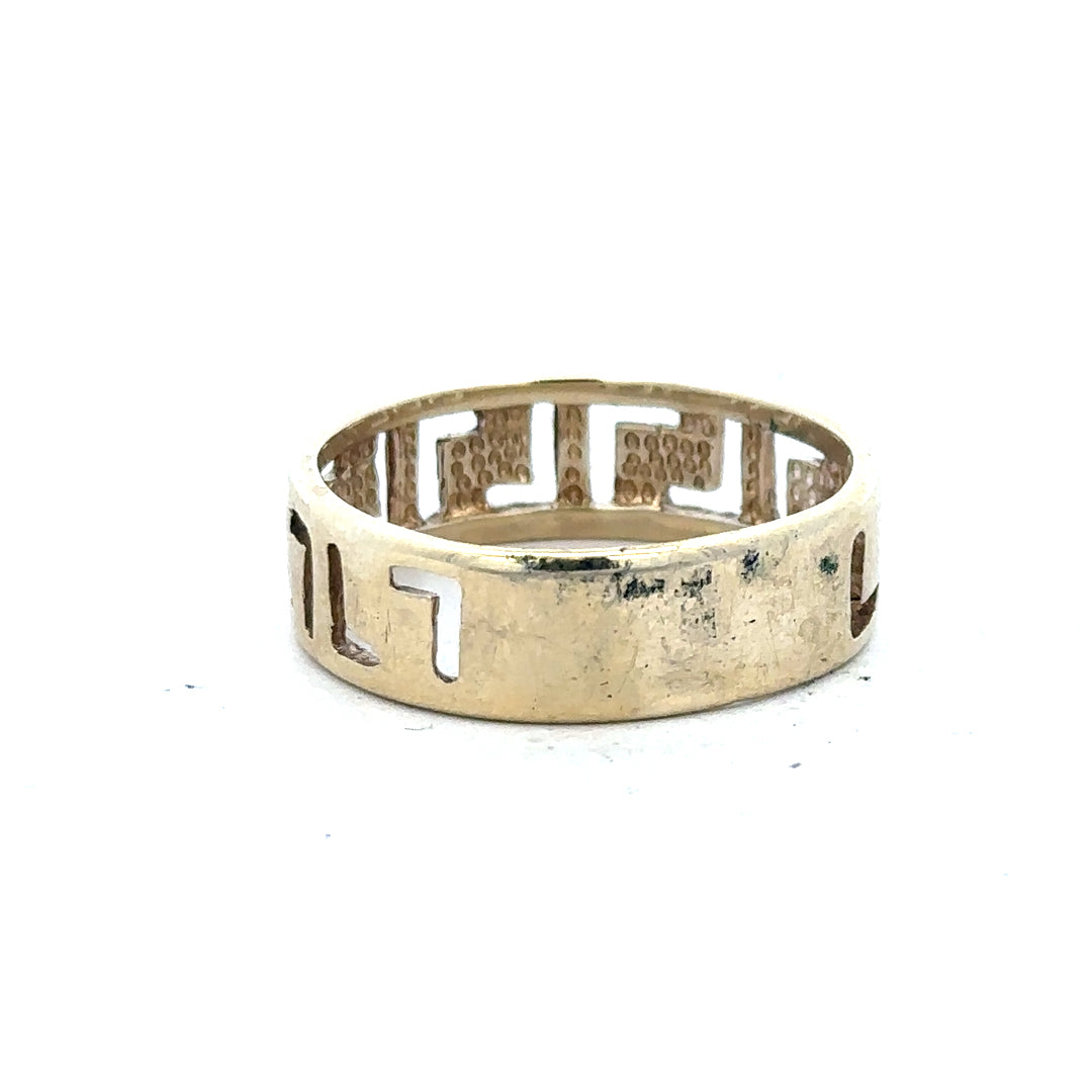9ct yellow gold ring in size Z with a smooth band, unbranded jewelry showing a close-up of the gold ring.