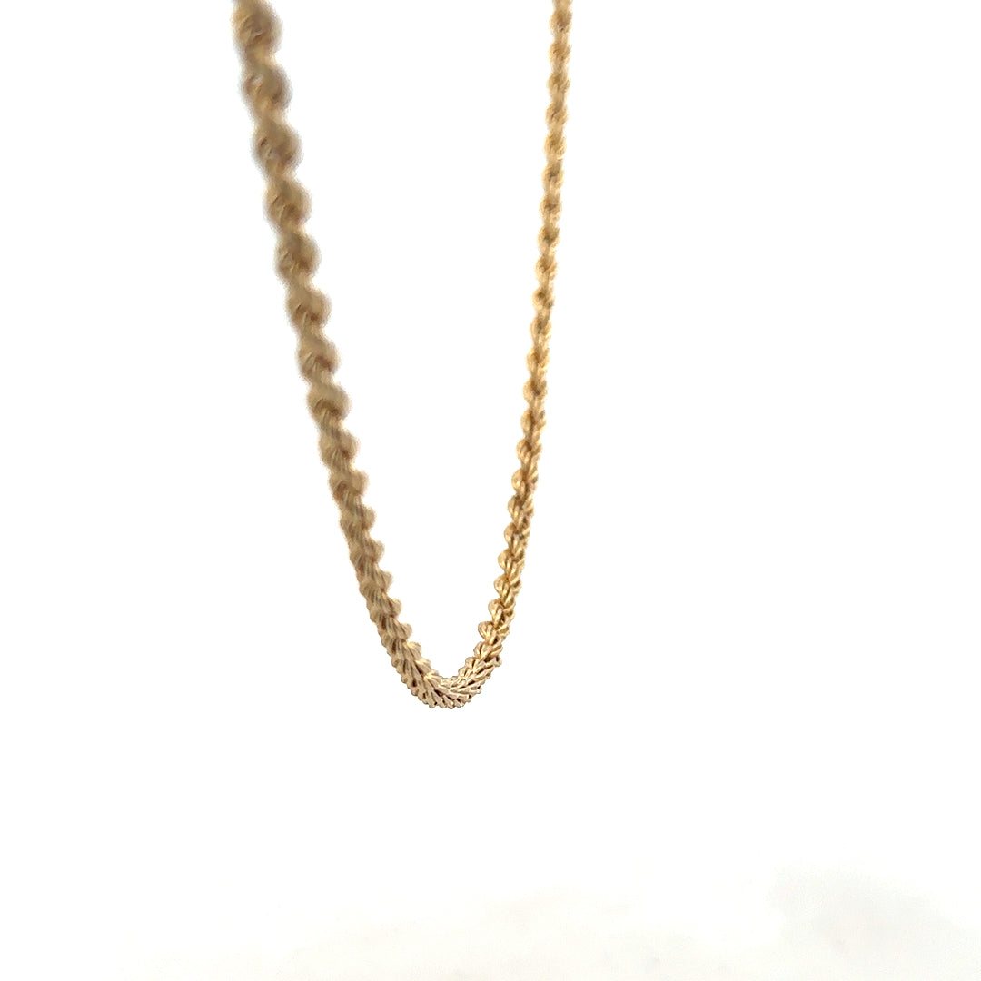 9ct yellow gold rope chain weighing 3.7g, featuring a detailed twisted design and secure clasp.