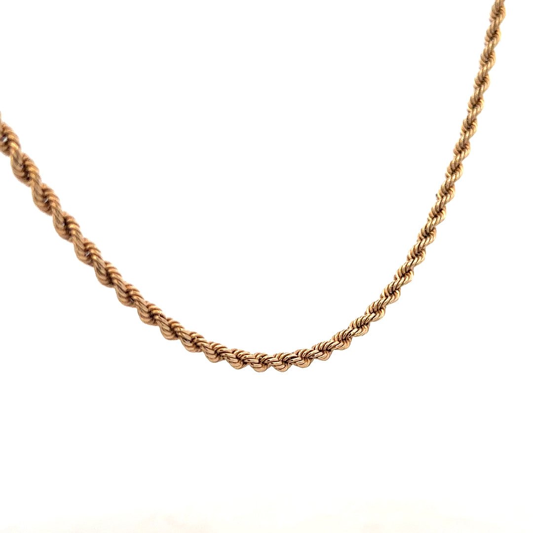 9ct yellow gold rope chain weighing 5.5g, featuring twisted gold links, showcasing a classic jewelry design.