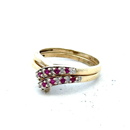 9ct yellow gold ruby ring in size O with a central red gemstone, featuring a classic band design.