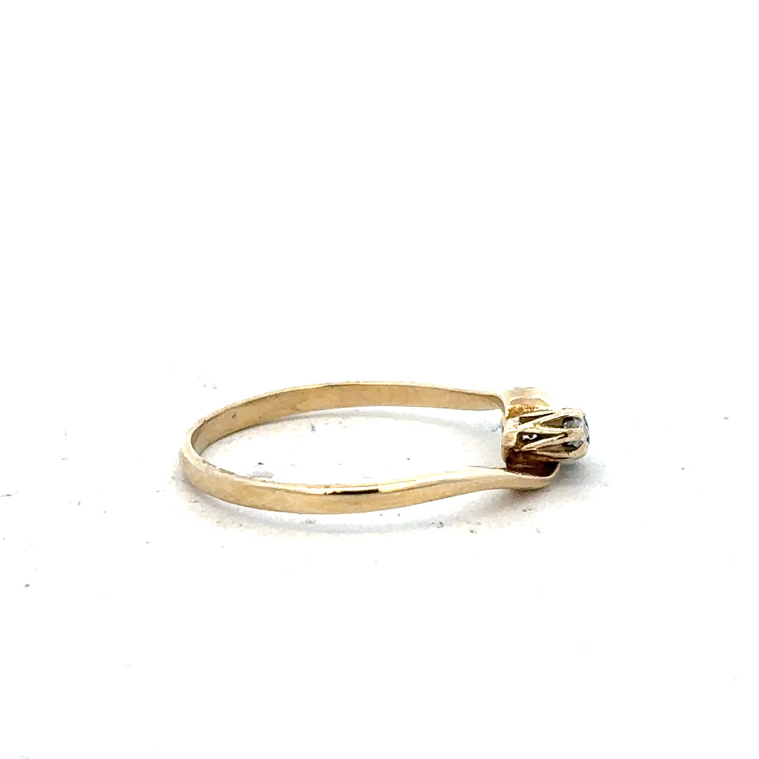 9ct yellow gold sapphire and diamond ring, size M, featuring a central sapphire gemstone with surrounding diamonds.